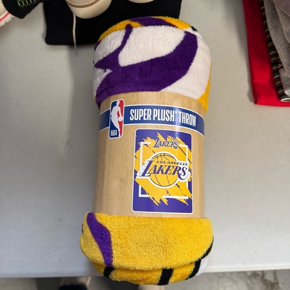 NWT NBA Los Angeles Lakers super plush throw 46” X 60” blanket basketball